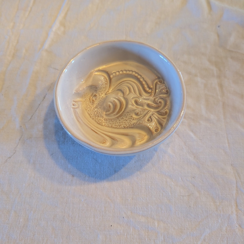 2/20$ Cream Ceramic Decorative Trinket Dish with Fish Relief